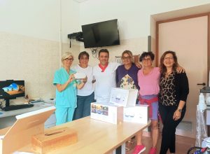 La donazione dei visori al Day Hospital Oncologia