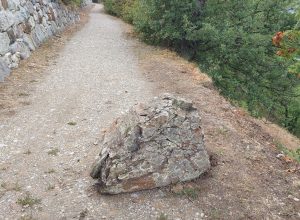 La frana sul sentiero nella riserva naturale “Tzatelet”, ad Aosta