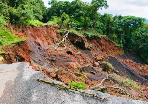 Dangerous landslide on the highway of Yellapur,Karnataka, India - frane smottamenti