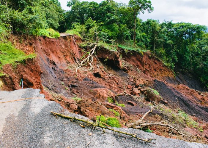 Dangerous landslide on the highway of Yellapur,Karnataka, India - frane smottamenti