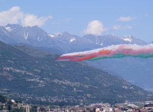 Le Frecce Tricolori su Aosta.