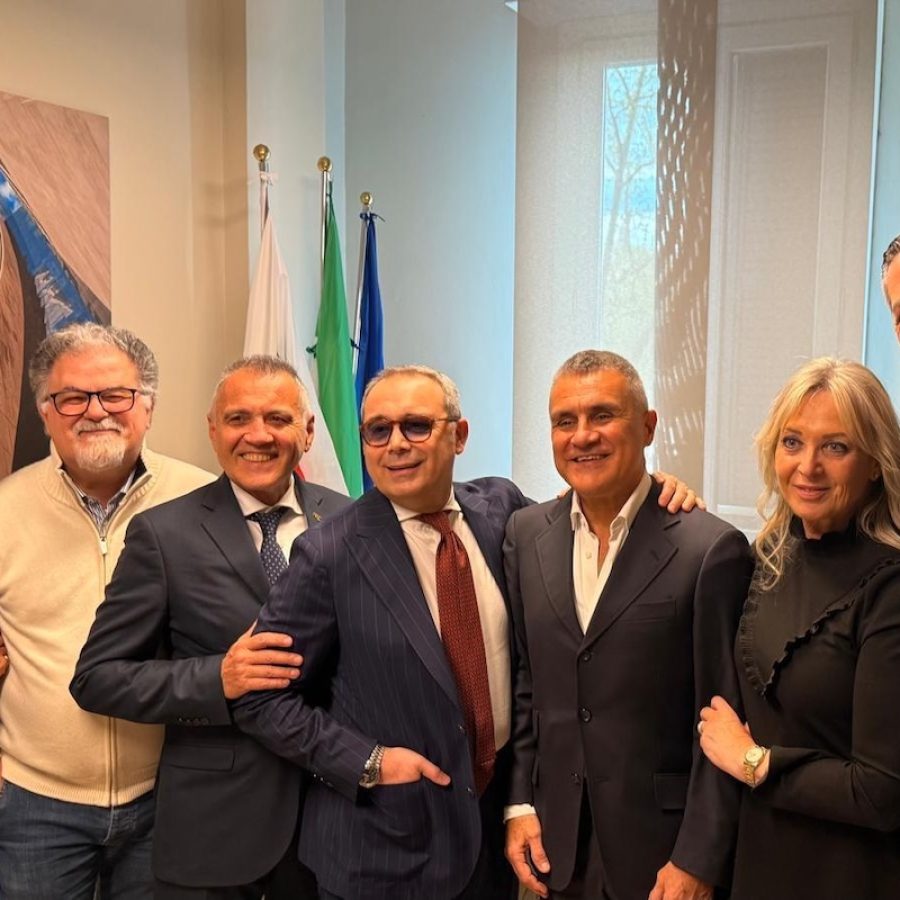 Chiara Fabbri ed il resto della Giunta Fiavet