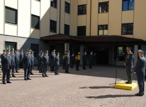 Il generale Carrarini nell'incontro con i reparti.