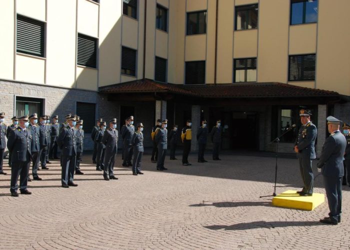 Il generale Carrarini nell'incontro con i reparti.