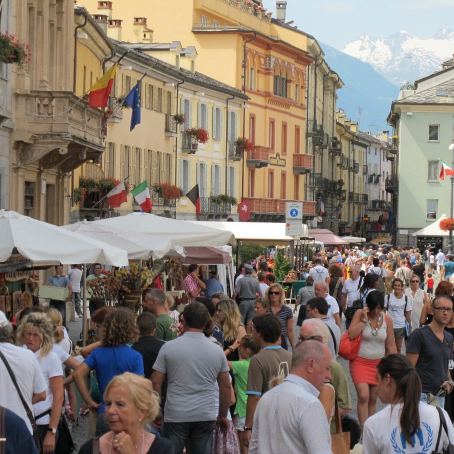 Turisti in centro - foto d'archivio