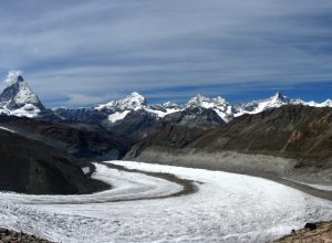 Il ghiacciaio del Grenz (sullo sfondo il Cervino).