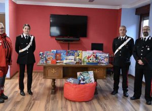 Giocattoli carabinieri croce rossa