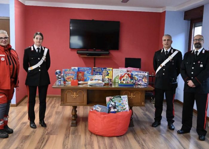 Giocattoli carabinieri croce rossa