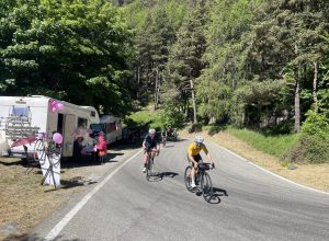 Giro d'Italia Salendo al Col Tzecore