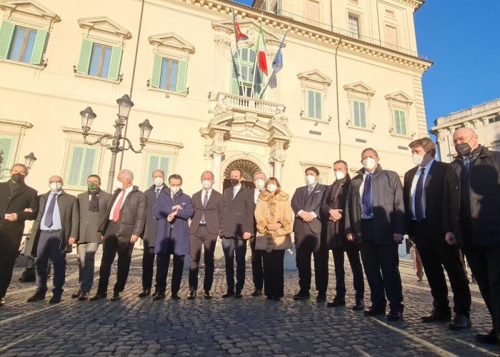 I Presidenti di Regione davanti al Quirinale per l'incontro con il Presidente Mattarella