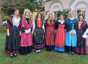 I sette costumi tradizionali della Valle del Lys e le modelle valdostane