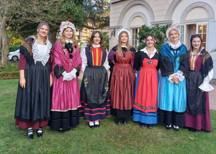 I sette costumi tradizionali della Valle del Lys e le modelle valdostane