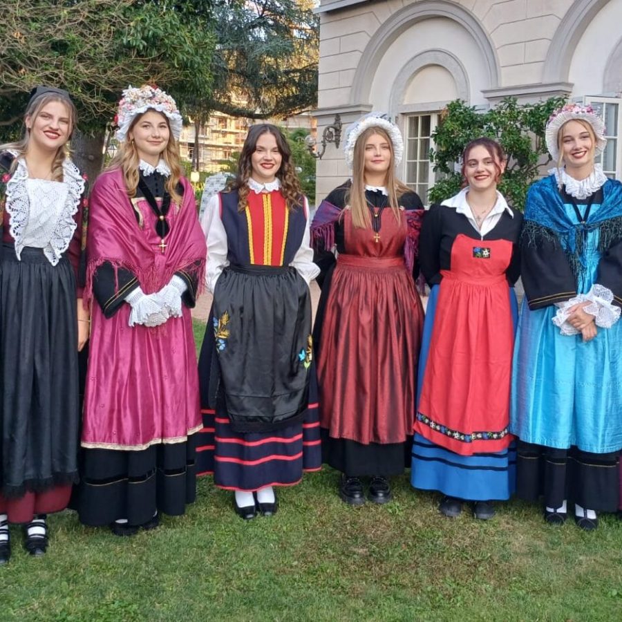 I sette costumi tradizionali della Valle del Lys e le modelle valdostane