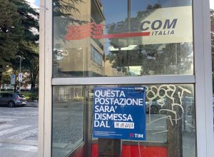 Una cabina telefonica ad Aosta