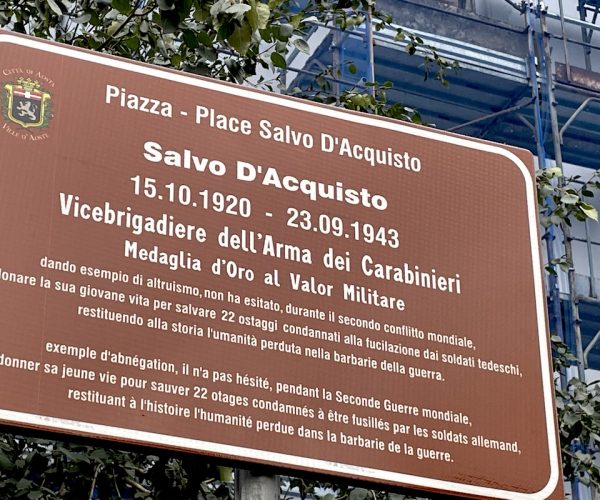 La cerimonia di intitolazione di piazza Salvo D’Acquisto ad Aosta