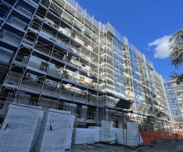 Ponteggi - cantiere - lavori pubblici - quartiere Cogne