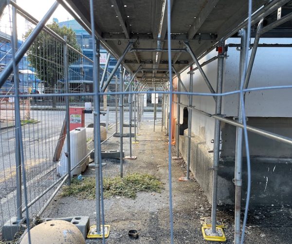 Ponteggi - cantiere - lavori pubblici - quartiere Cogne