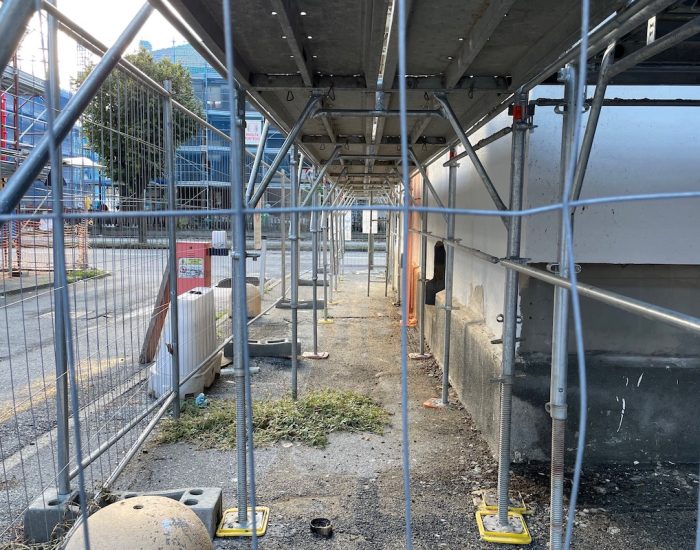 Ponteggi - cantiere - lavori pubblici - quartiere Cogne