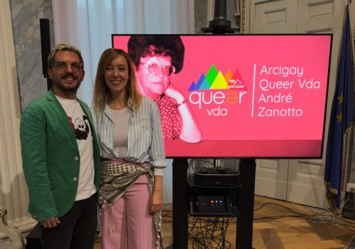 L'intitolazione di Arcigay ad André Zanotto. Da sx: Giulio Gasperini ed Elisa Zanotto