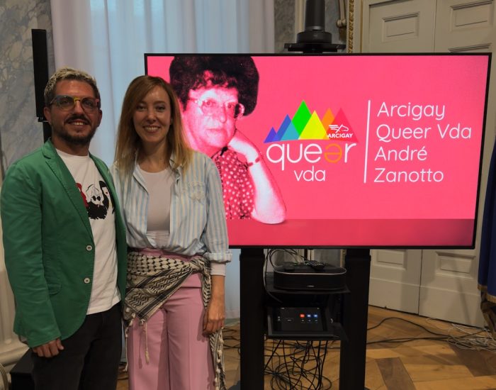 L'intitolazione di Arcigay ad André Zanotto. Da sx: Giulio Gasperini ed Elisa Zanotto