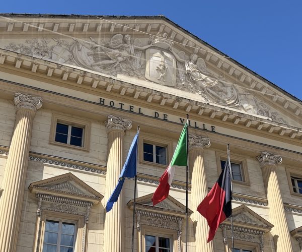 Piazza Chanoux ed il municipio di Aosta