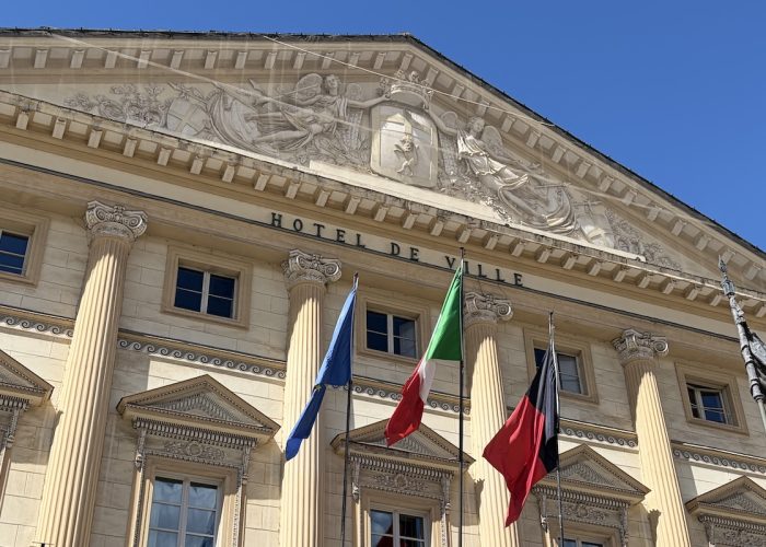 Piazza Chanoux ed il municipio di Aosta