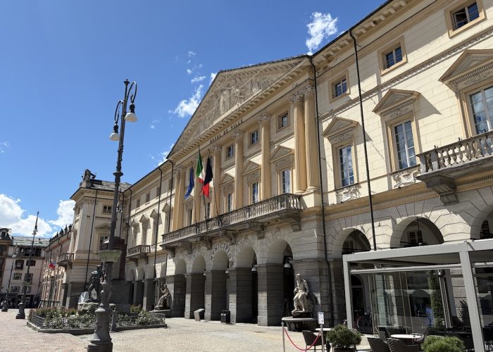 Piazza Chanoux ed il municipio di Aosta
