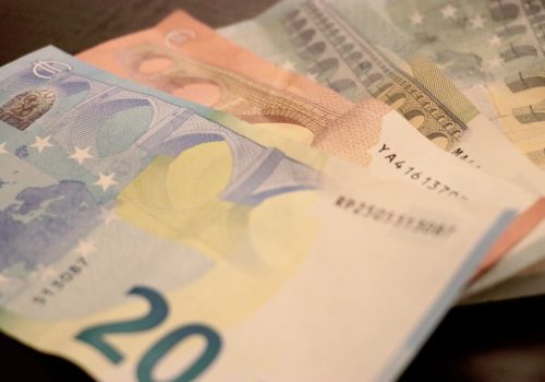 Soldi - banconote - finanza - economia