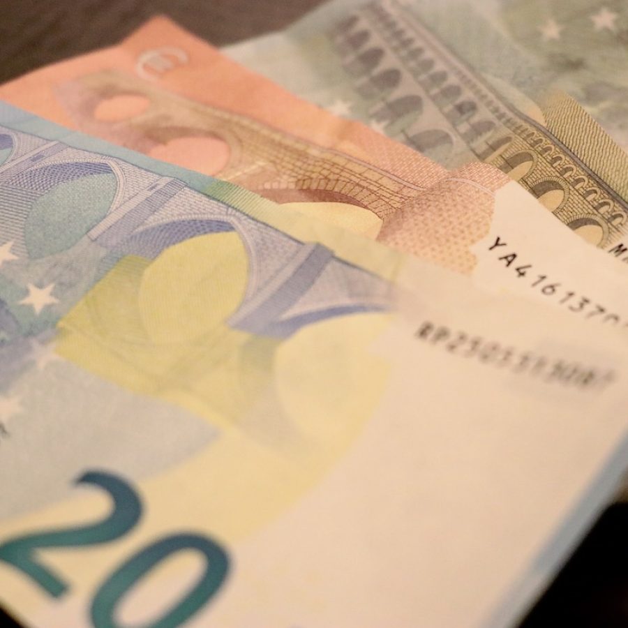 Soldi - banconote - finanza - economia