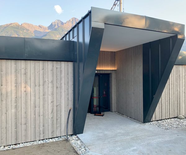 Ingresso liceo prefabbricato Berard