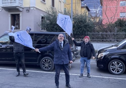 La protesta della categoria del noleggio con conducente ad Aosta