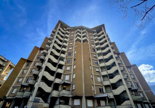 Il grattacielo alto del quartiere Cogne