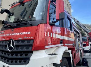 Vigili del fuoco - pompieri - immagine d'archivio