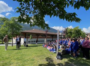 L'inaugurazione della nuova area verde alla scuola Ramires di Aosta, realizzata da Italgas
