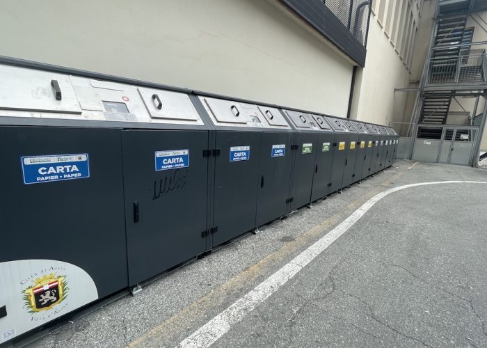 Bidoni - immondizia - rifiuti - differenziata - Aosta