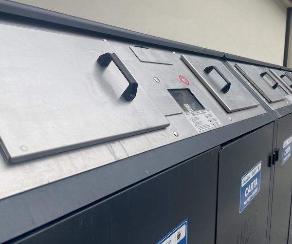 Bidoni - immondizia - rifiuti - differenziata - Aosta