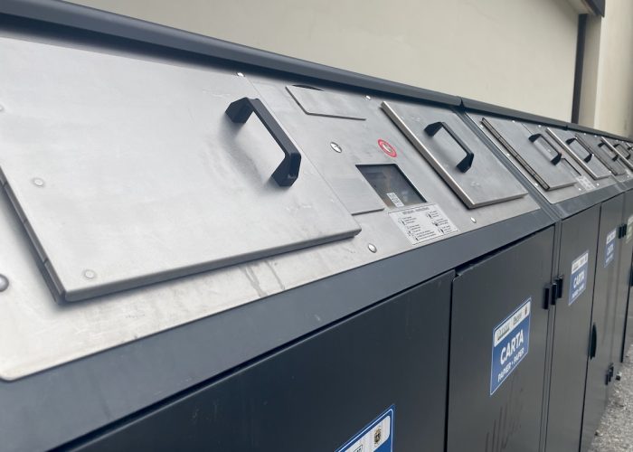 Bidoni - immondizia - rifiuti - differenziata - Aosta