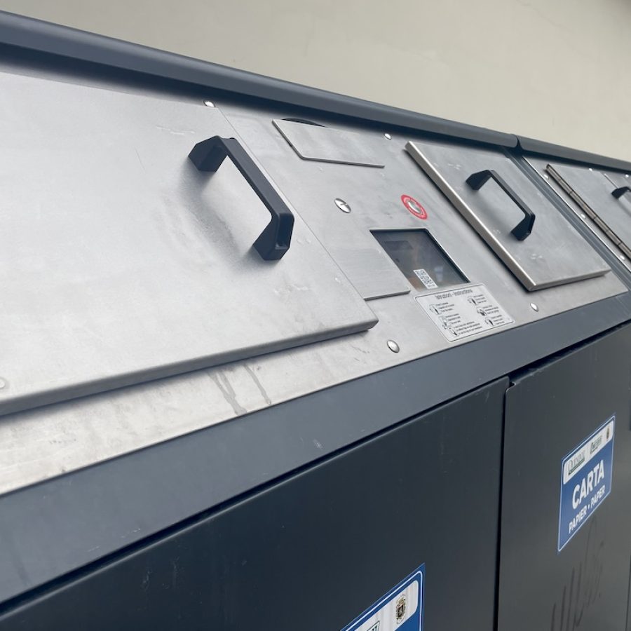 Bidoni - immondizia - rifiuti - differenziata - Aosta