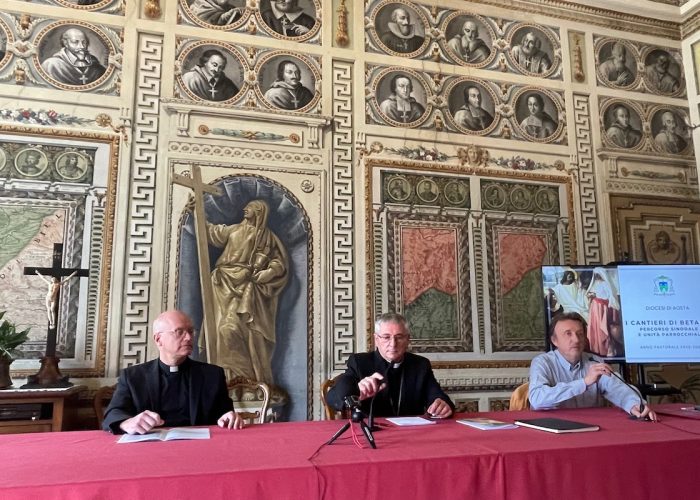 Da sx: il vicario generale don Fabio Brédy, il vescovo Franco Lovignana e Fabrizio Favre