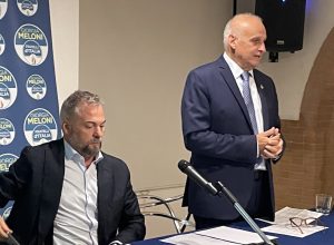 Il deputato Enzo Amich ed il presidente di Fratelli d'Italia Valle d'Aosta Alberto Zucchi alla presentazione delle liste per le Regionali