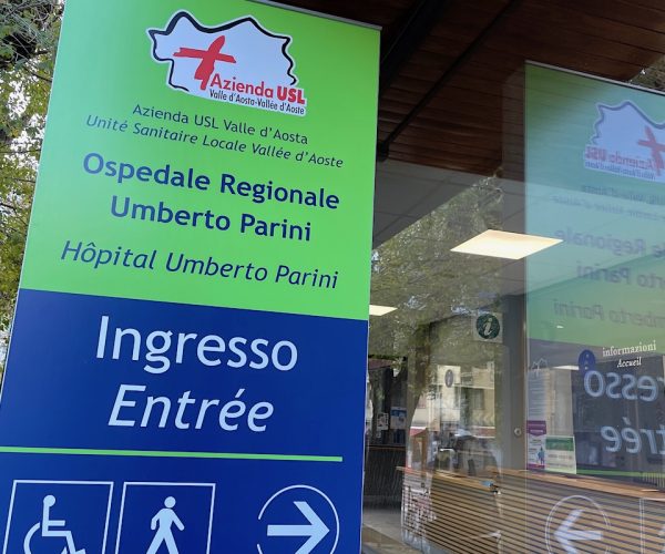 L'ingresso dell'ospedale "Parini" di Aosta