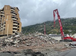 Il grattacielo basso di Aosta demolito
