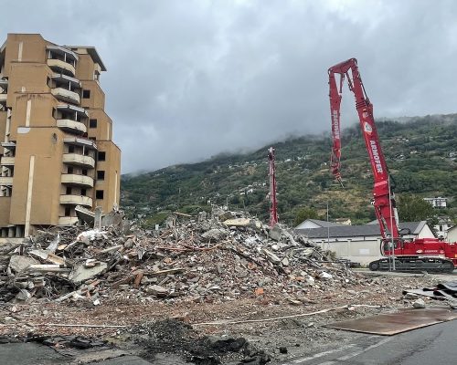 Il grattacielo basso di Aosta demolito