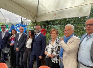 La coalizione di centrodestra. Al centro, i candidati Sonia Furci e Giovanni Girardini
