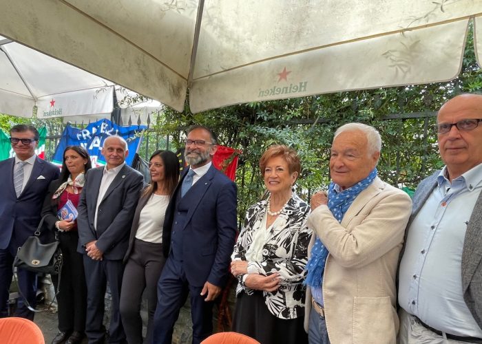 La coalizione di centrodestra. Al centro, i candidati Sonia Furci e Giovanni Girardini