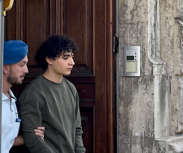 Sohaib Teima fuori dal tribunale di Aosta