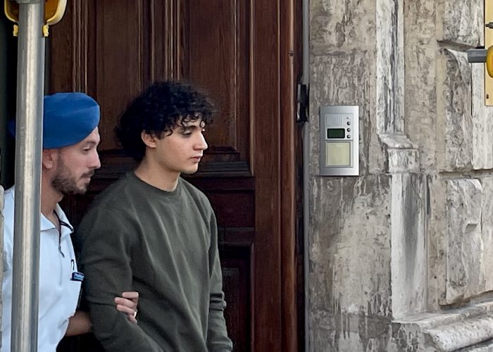Sohaib Teima fuori dal tribunale di Aosta