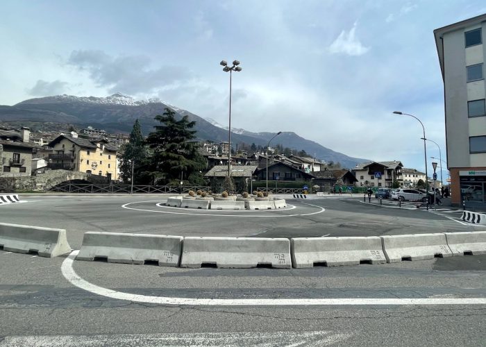 La rotatoria di corso Ivrea, ad Aosta, per la pedonalizzazione dell'Arco di Augusto