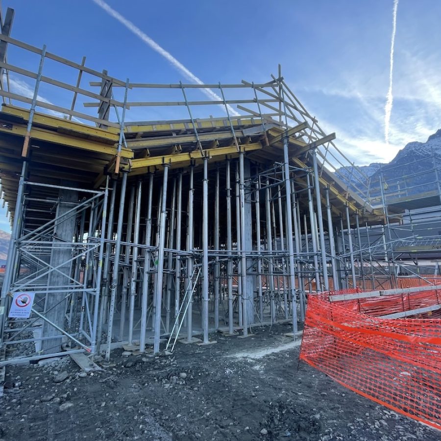 La sottostazione del capoluogo per l'elettrificazione della linea Aosta-Ivrea