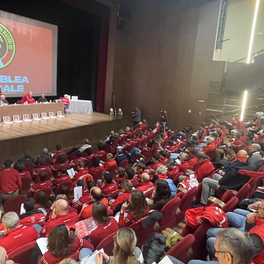 L'assemblea dei maestri di sci